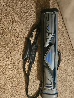 Rival Slim Hard Cue Case in Gray with Blue Accents